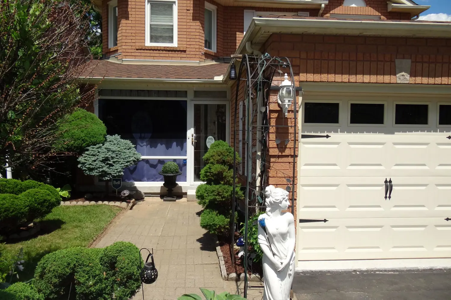 42 Davis Crescent photo 2