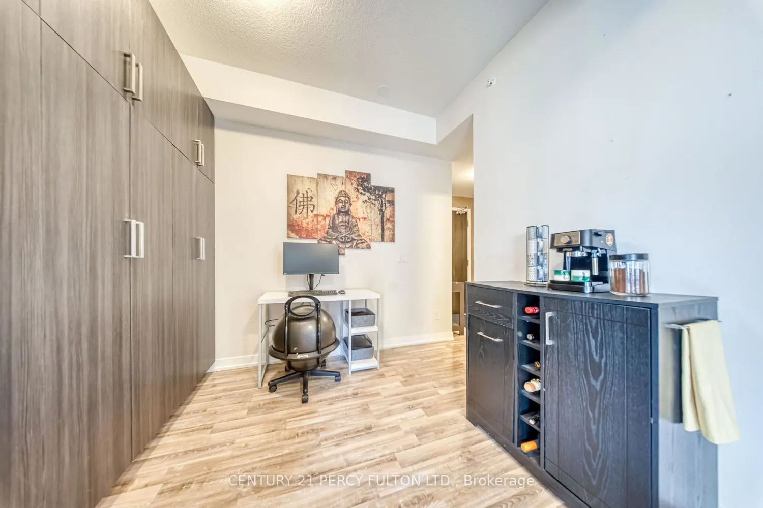 840 Queens Plate Drive 802 photo 5