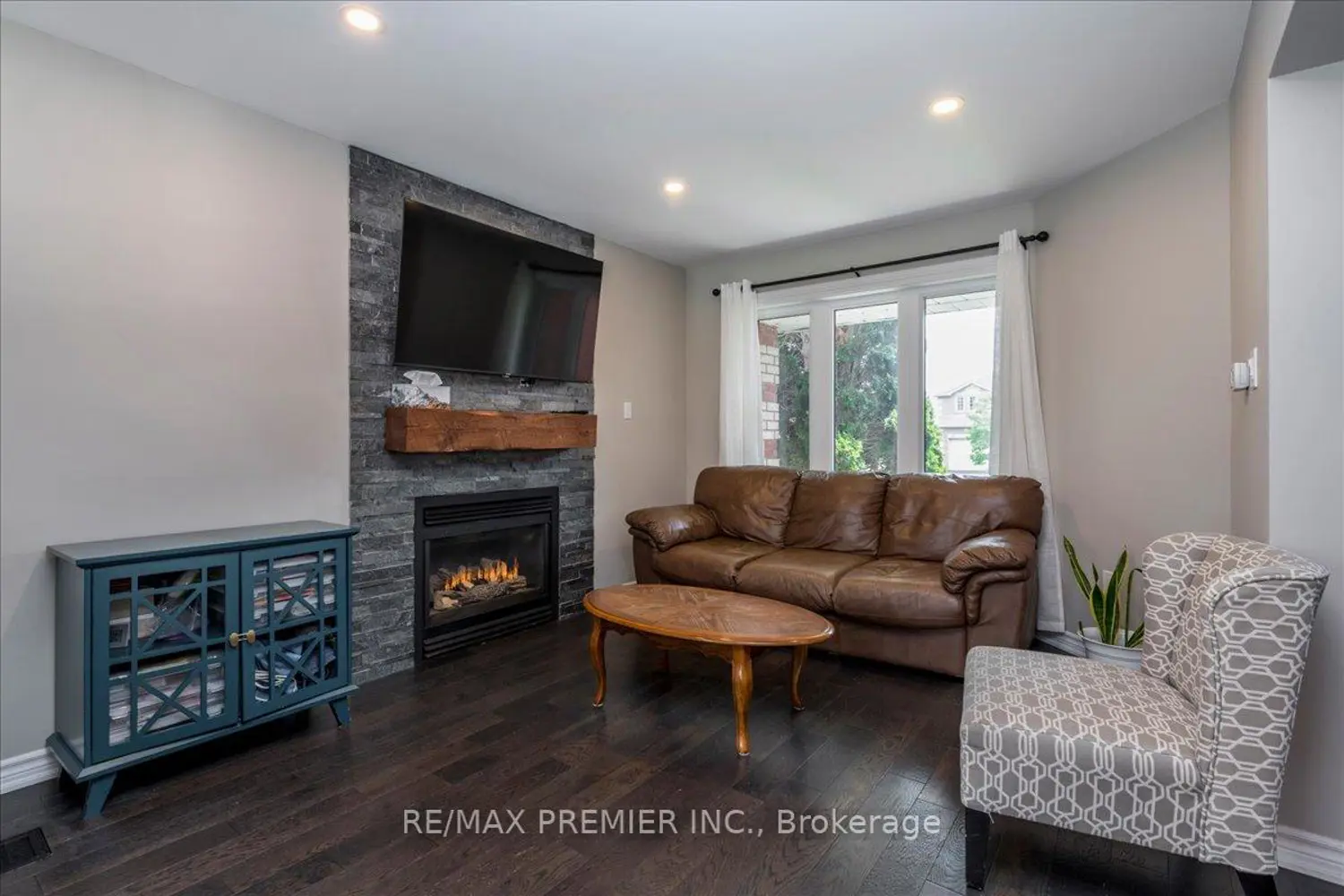 129 Chalmers Drive photo 2