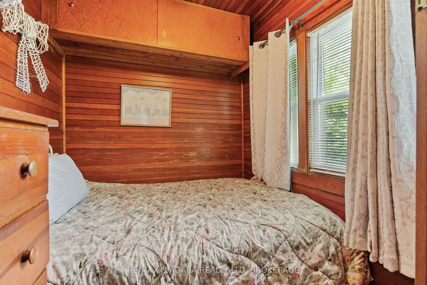 12211 Lakeshore Road photo 4