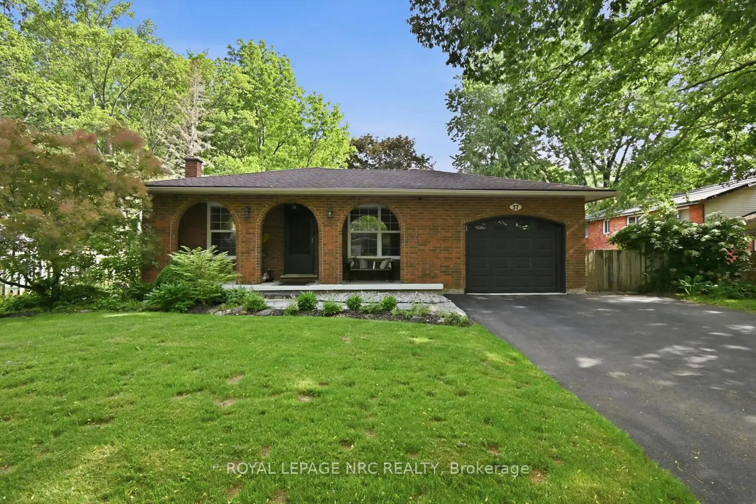 37 Spruceside Crescent photo 2