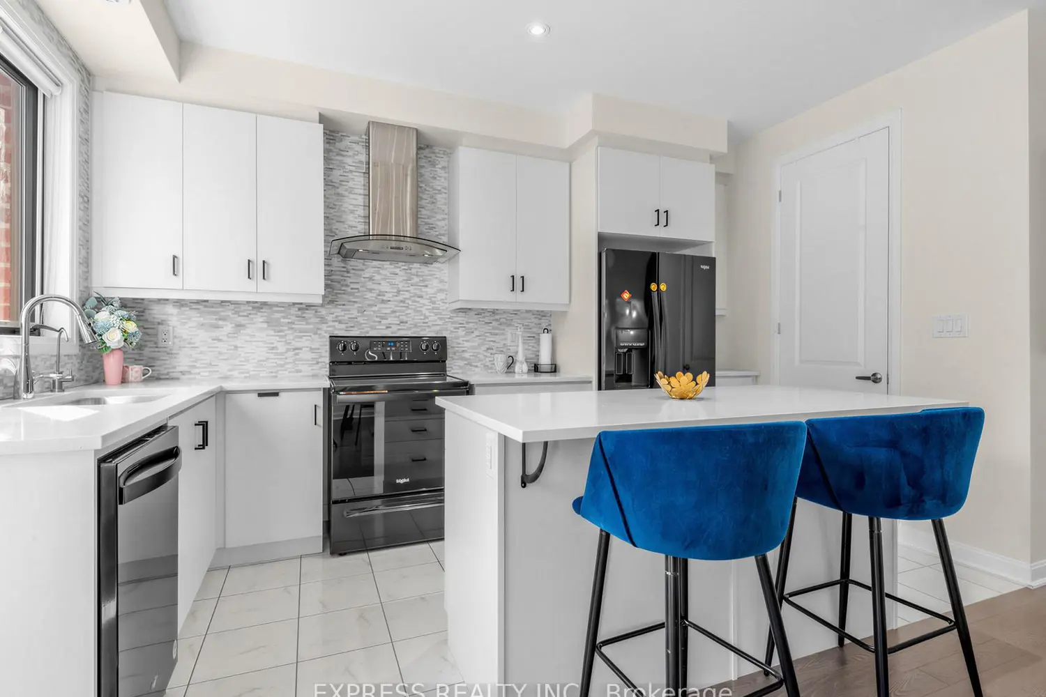 85 Casely Avenue photo 5