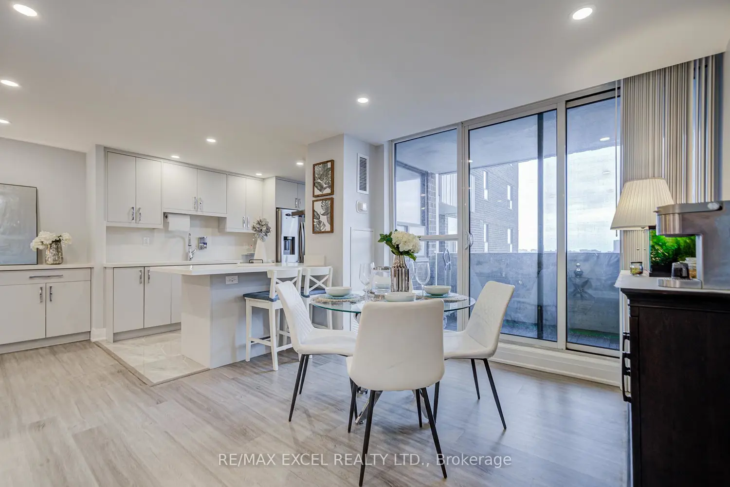 5 Old Sheppard Avenue 1801 photo 4