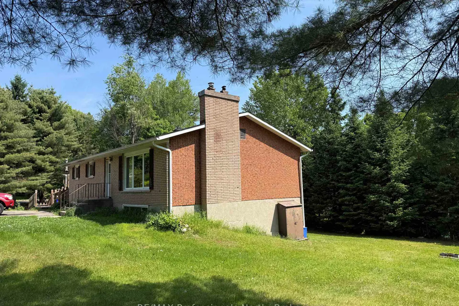 37 Spruce Drive photo 2