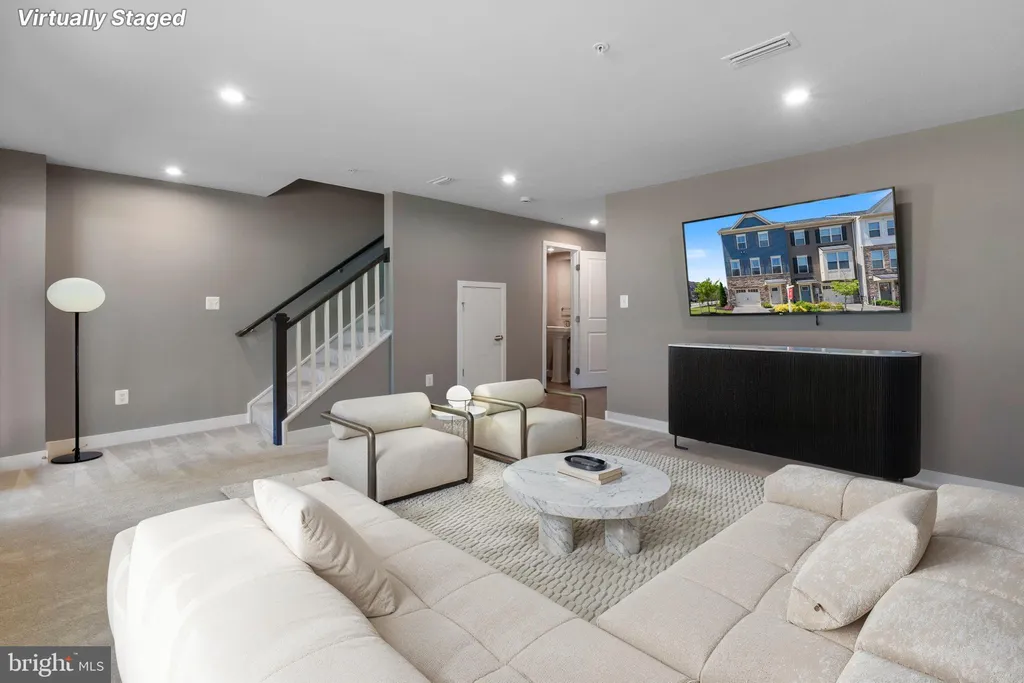 178 Bethlehem Pl, Baltimore, MD 21225 photo 2