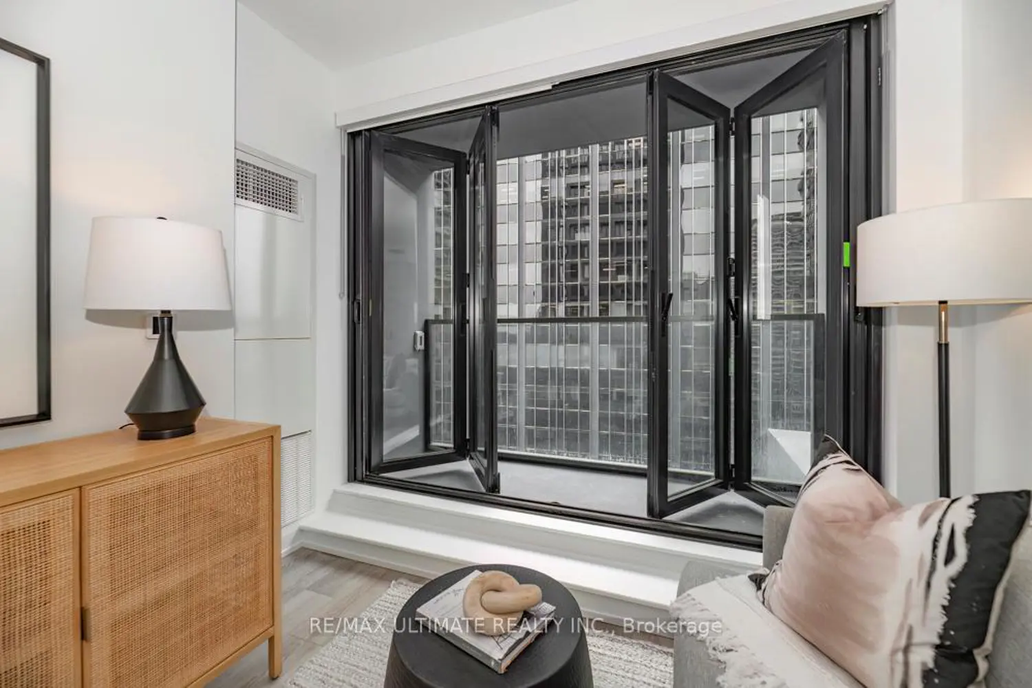 20 Soudan Avenue 1008 photo 3