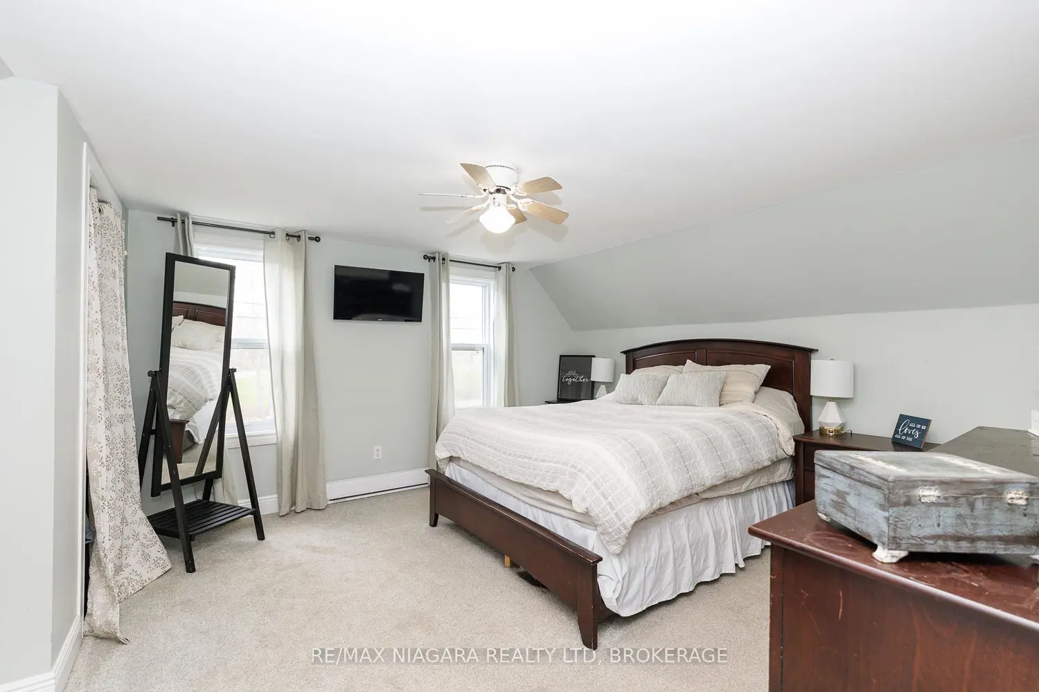 662 Empire Road photo 5