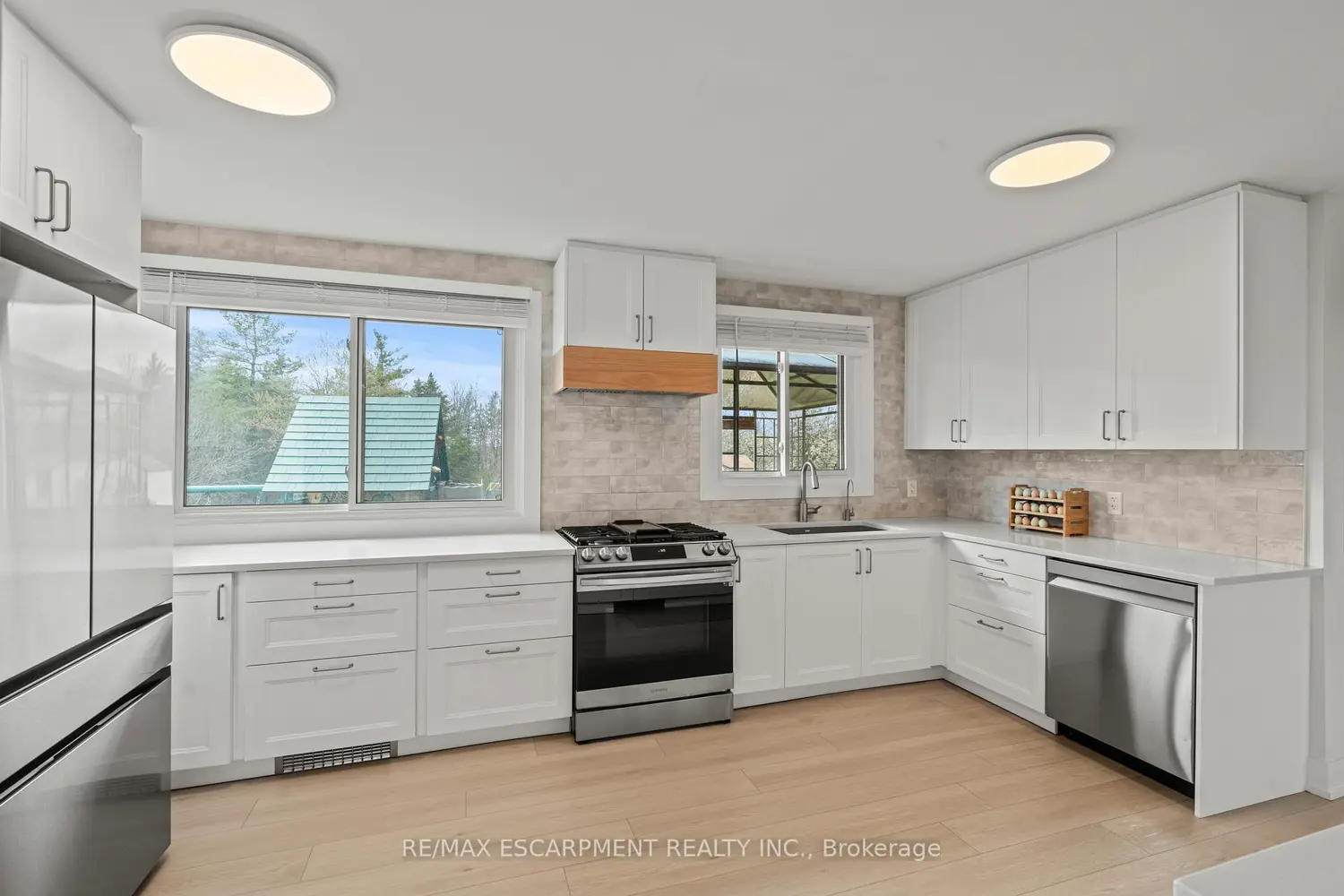 5090 Blackheath Road photo 5