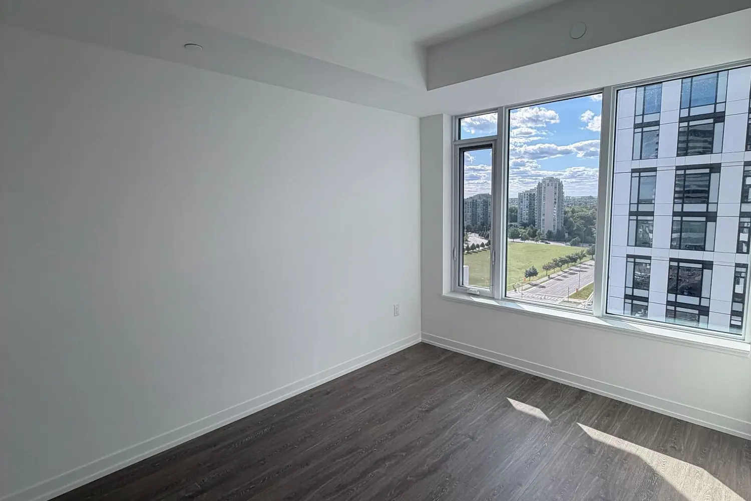 2485 Eglinton Avenue 1304 photo 3