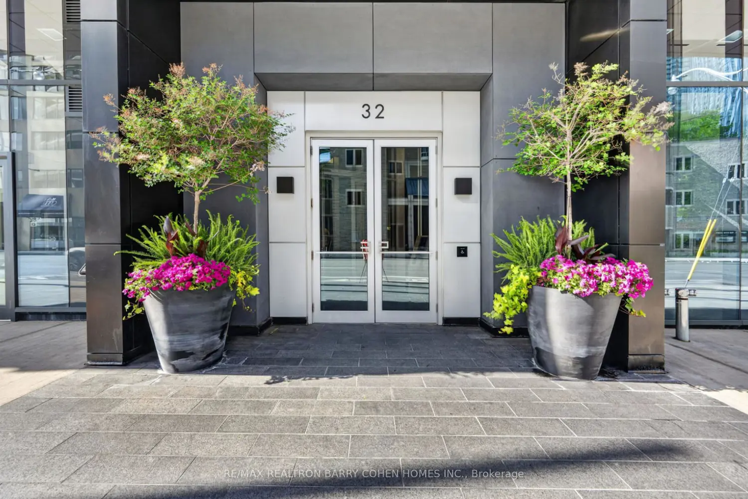 32 Davenport Road 303 photo 3
