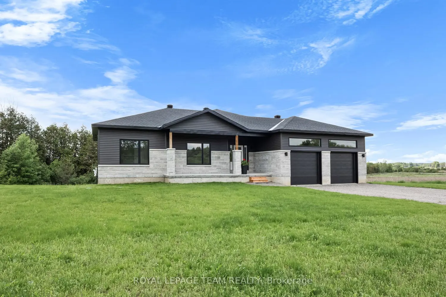 465 Pioneer Road photo 2