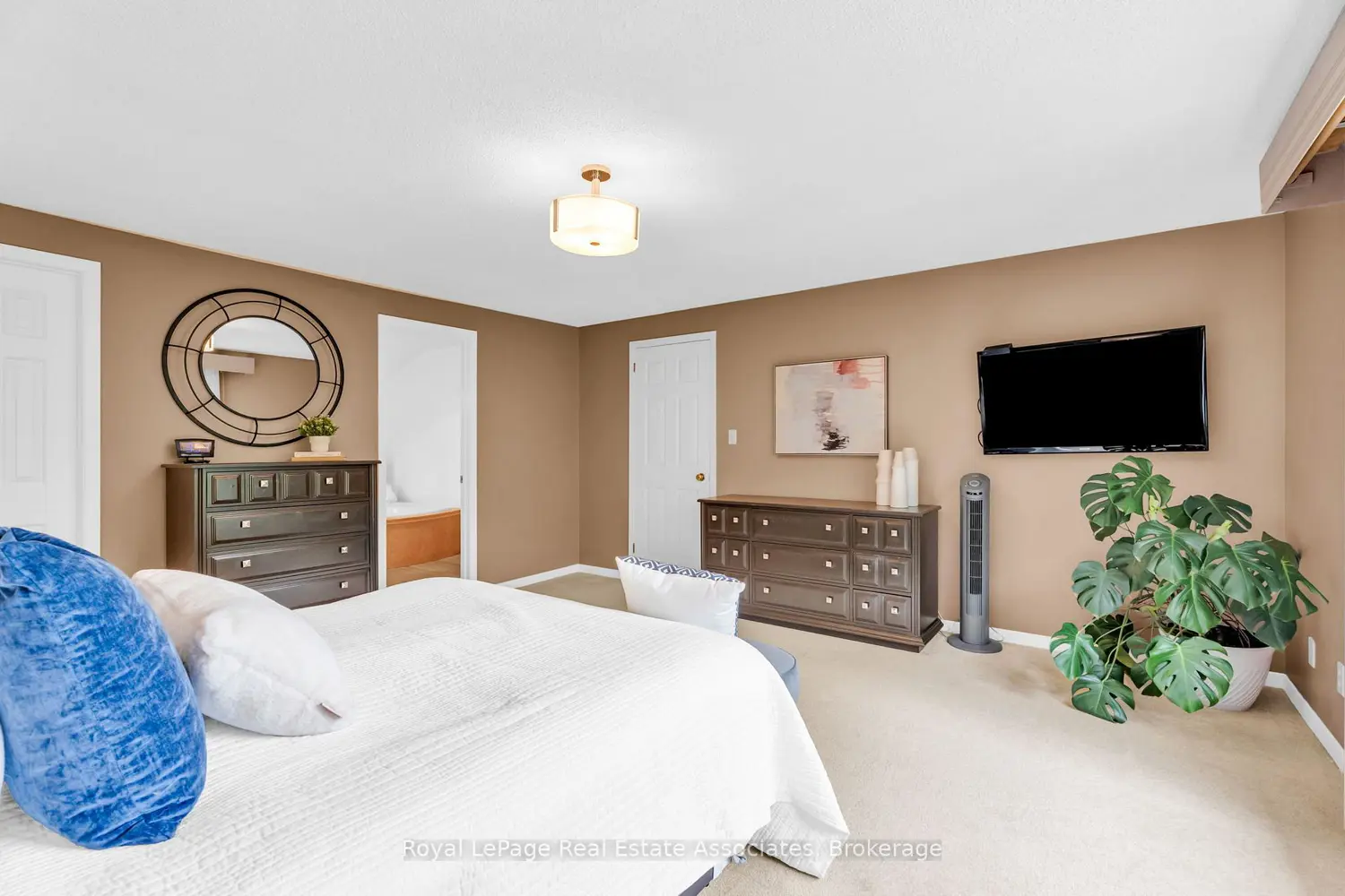 182 Rexway Drive photo 5