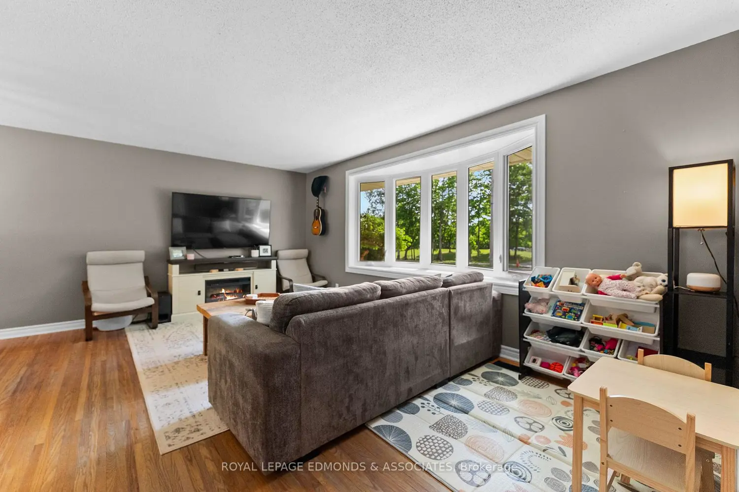 617 Cecelia Street photo 3