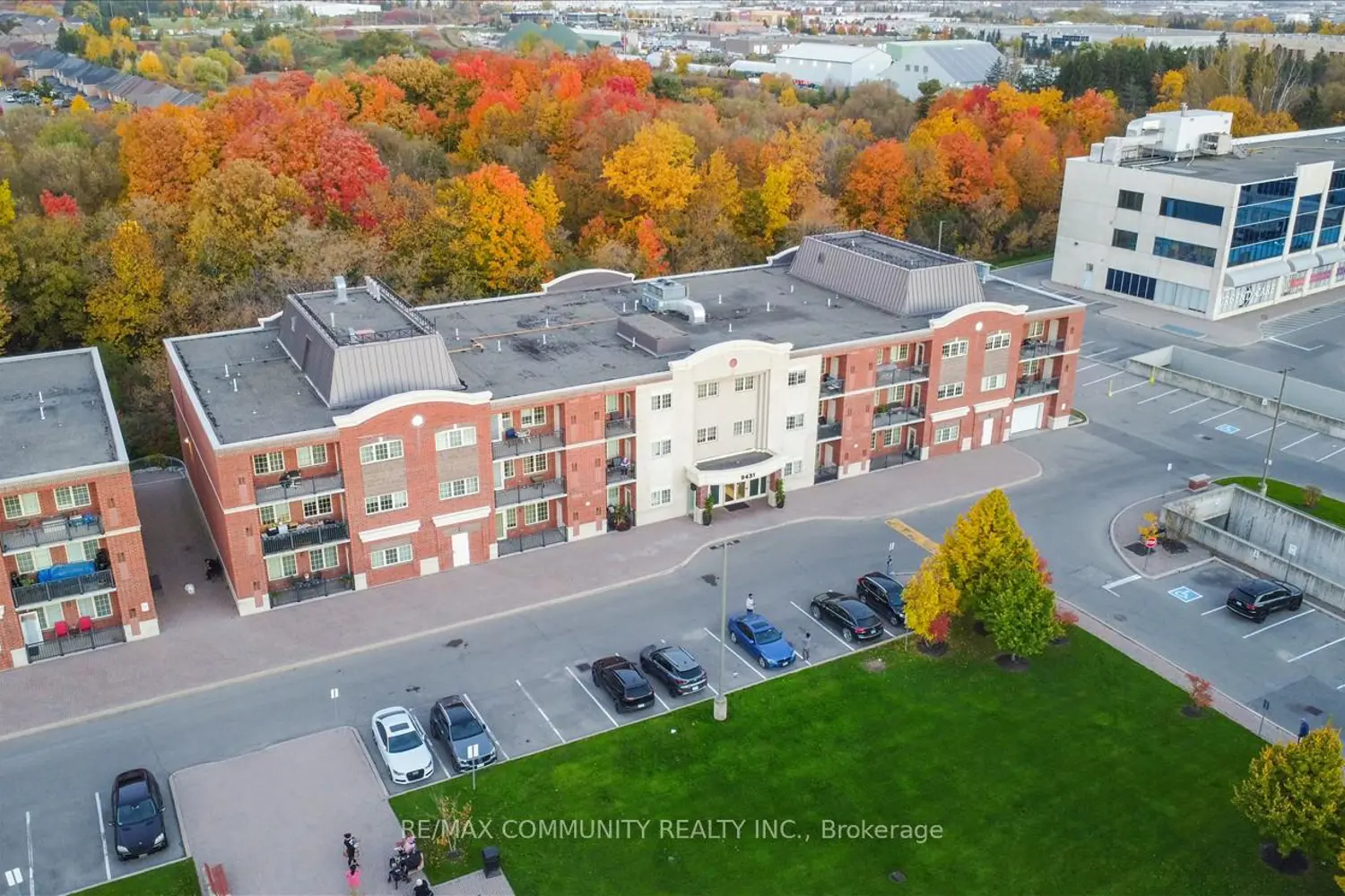 9431 Jane Street 308 photo 3