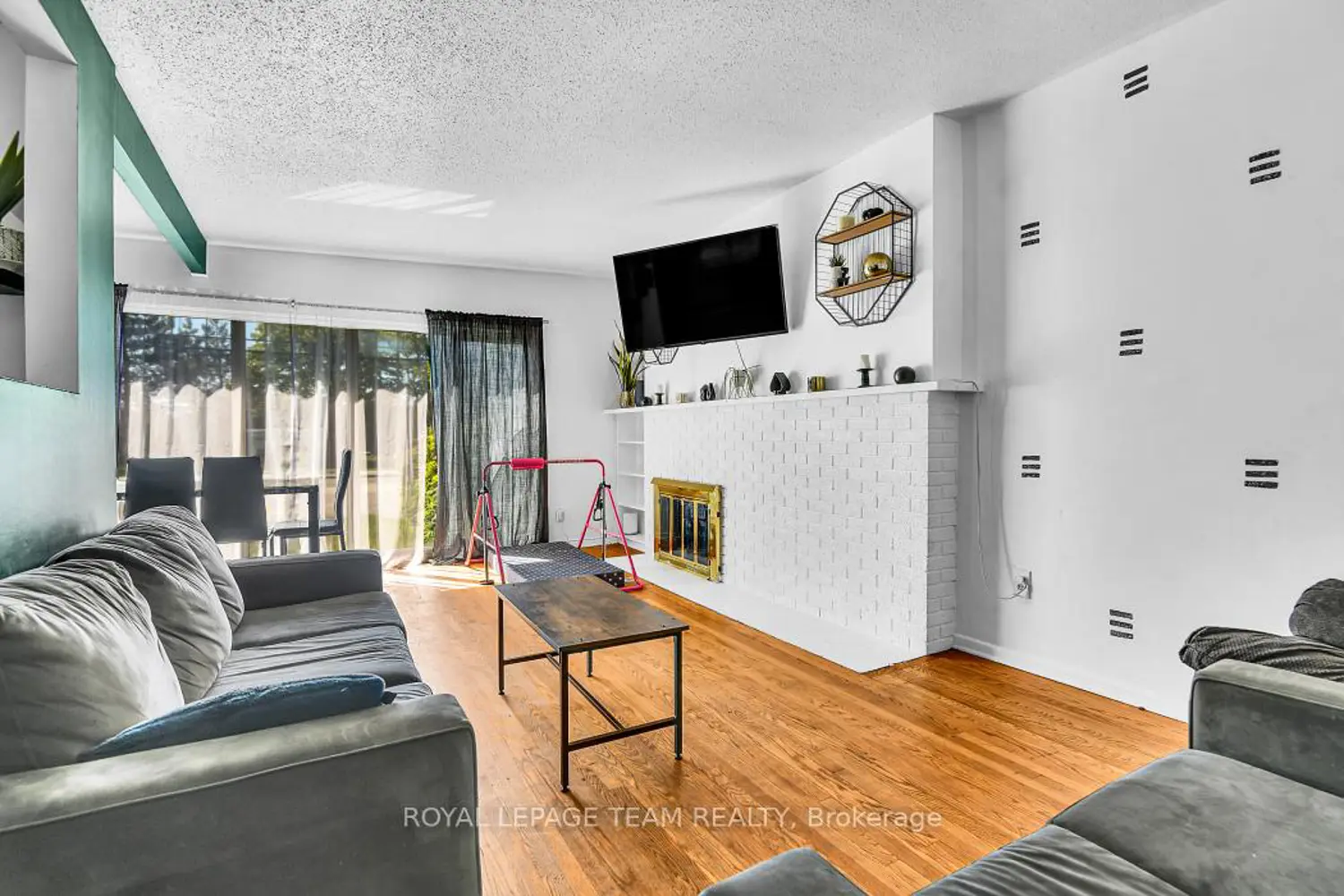 2383 Walkley Road photo 3