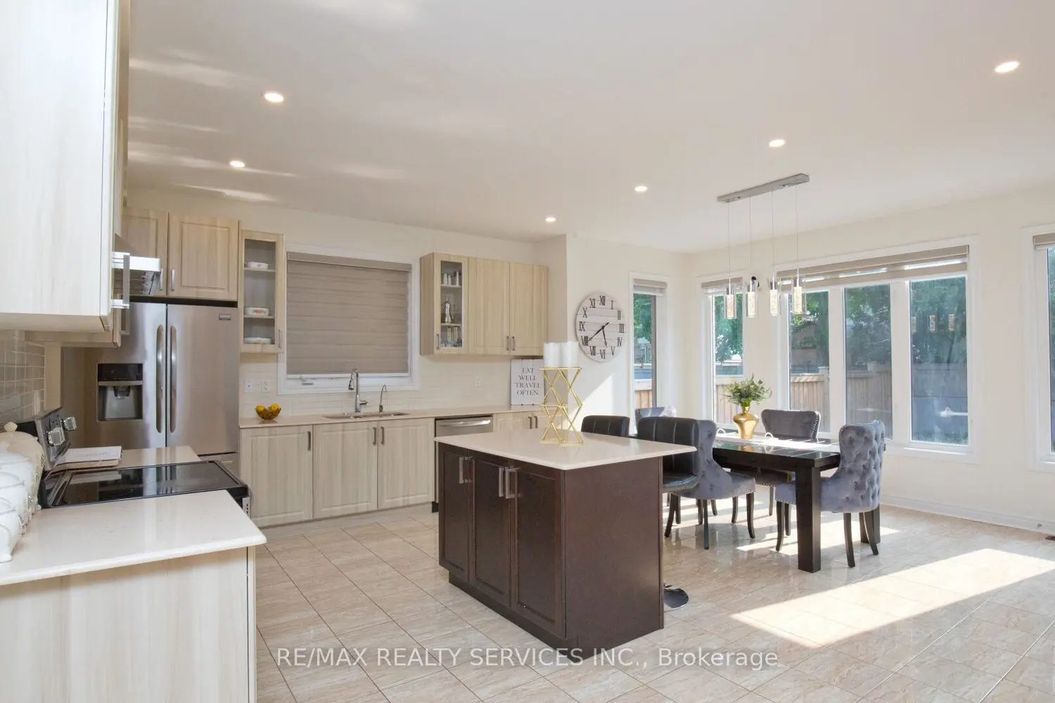 104 Sharpe Crescent photo 5