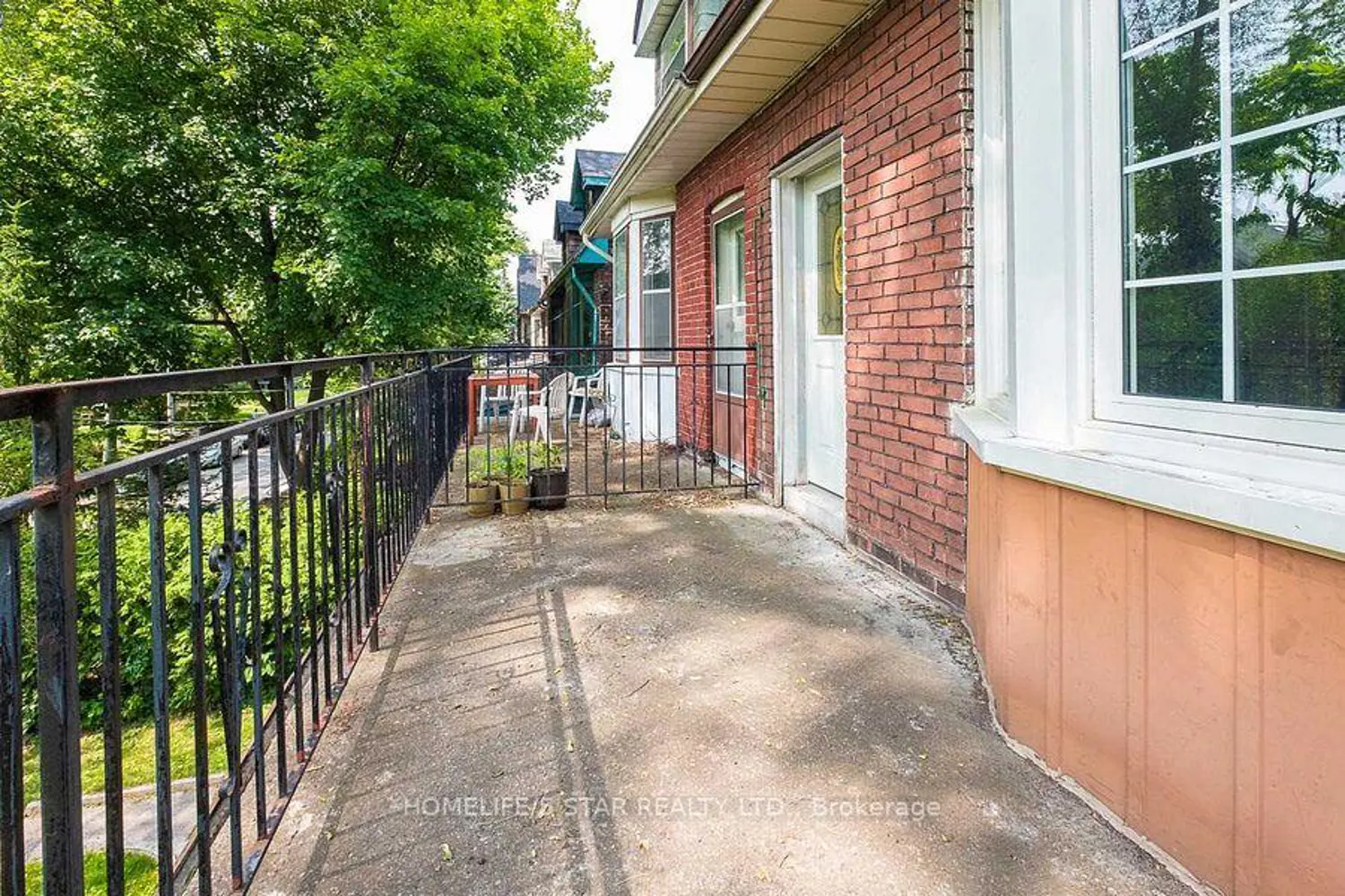 225 Grace Street photo 5