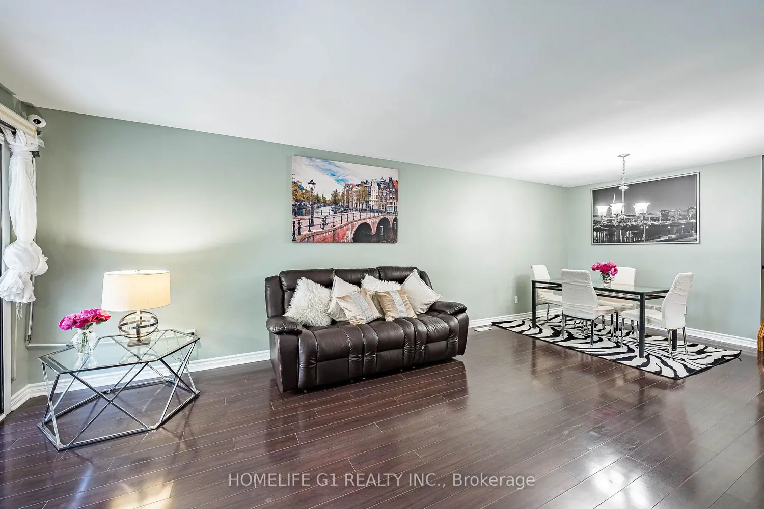 8 Holgate Court photo 2