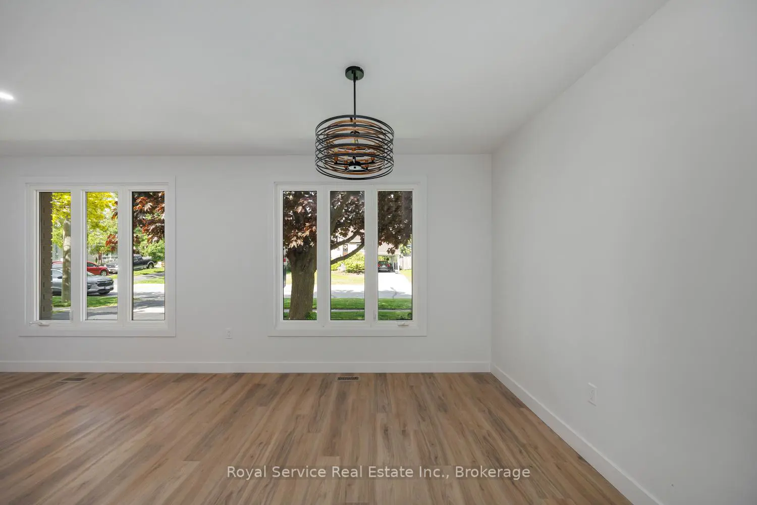567 Daintry Crescent photo 5