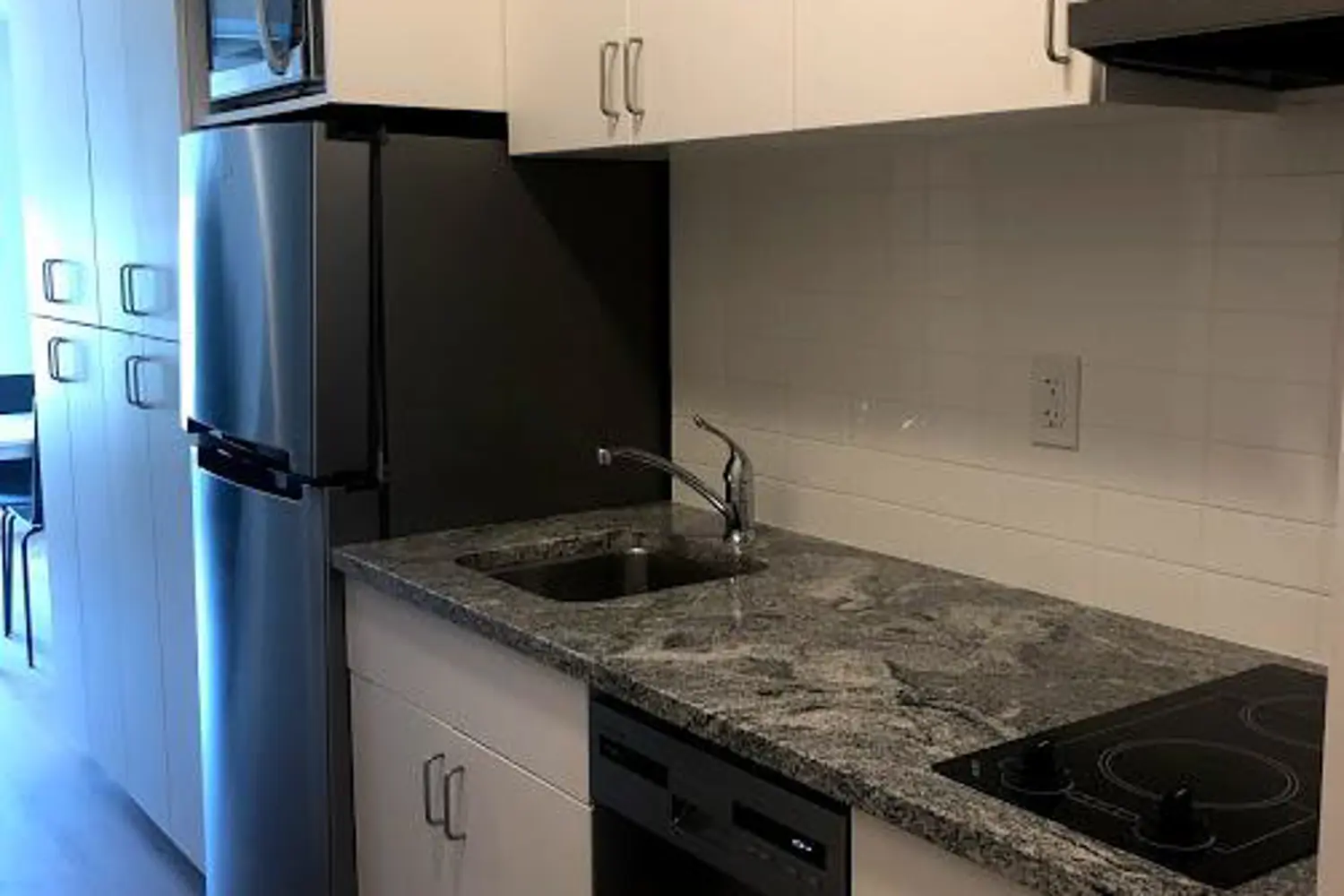 1800 Simcoe Street 401 photo 3