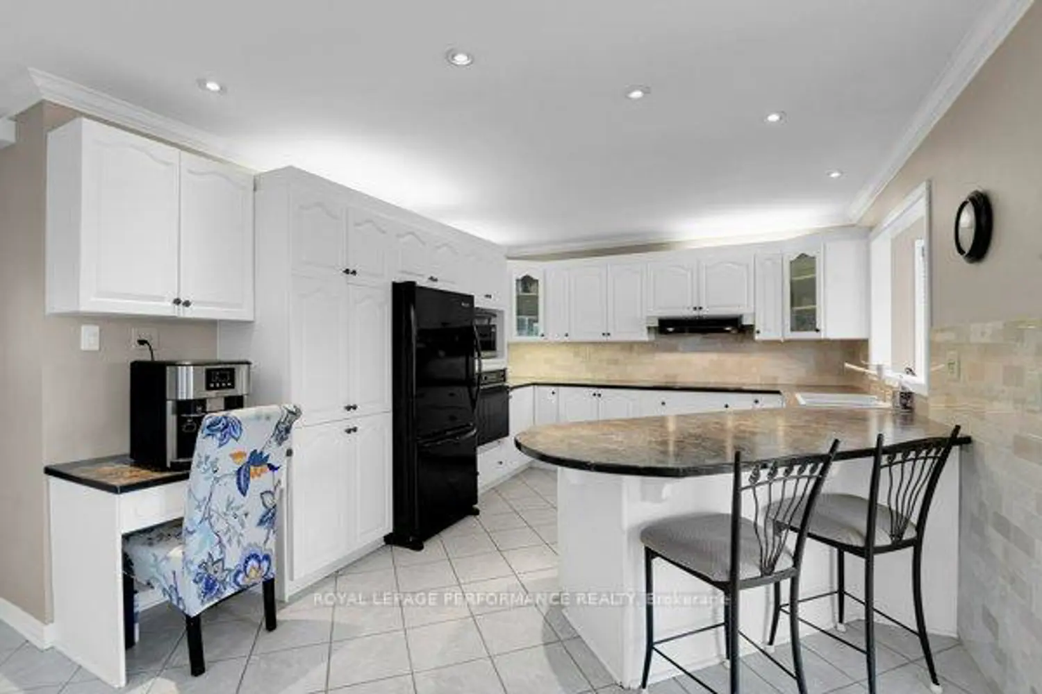 401 Phoenix Crescent photo 5