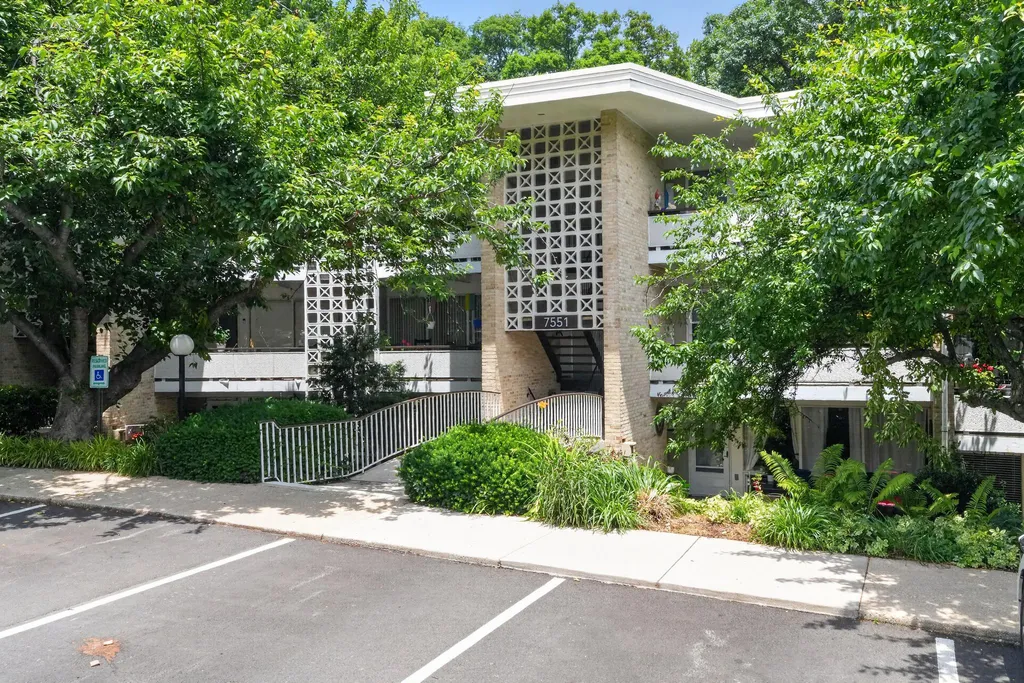 7551 Spring Lake Drive Unit D-1, Bethesda, MD 20817
