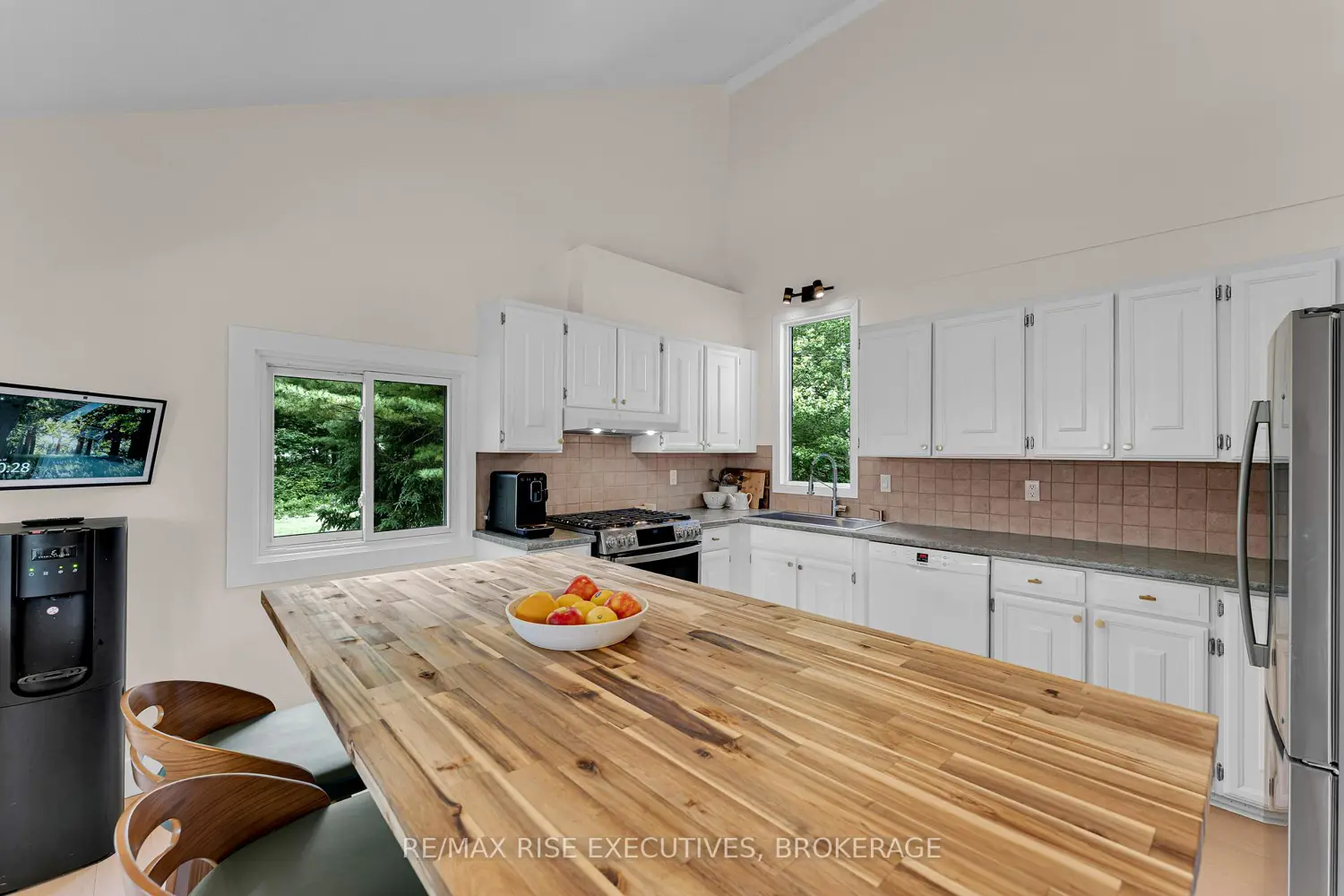1520 Shore Road photo 5