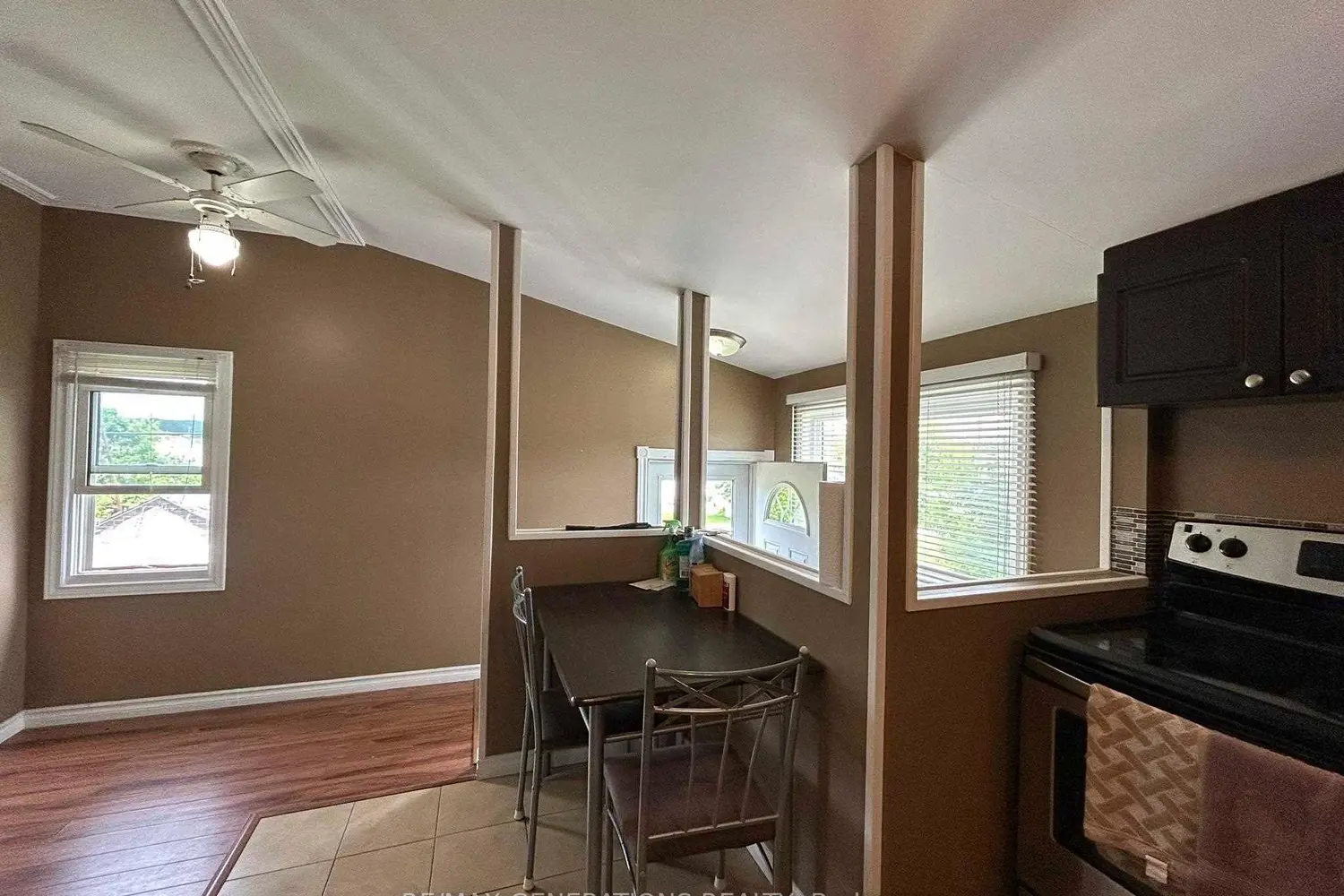 208 Mackenzie Avenue photo 3