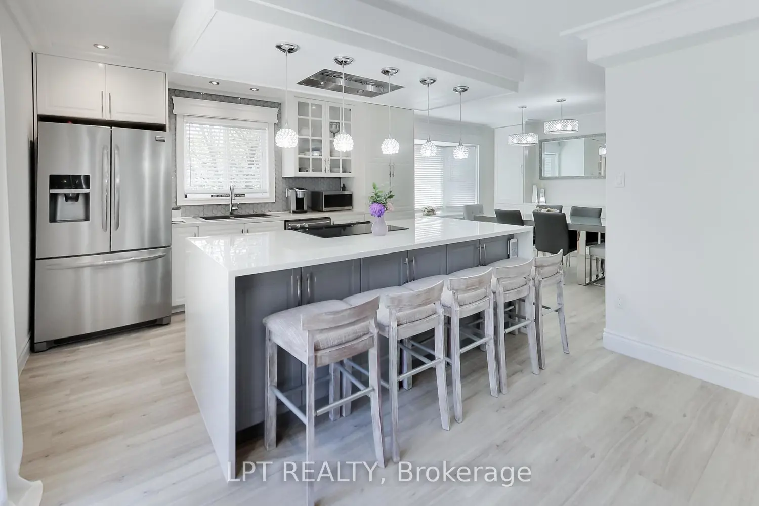 2482 Snowhill Court photo 3