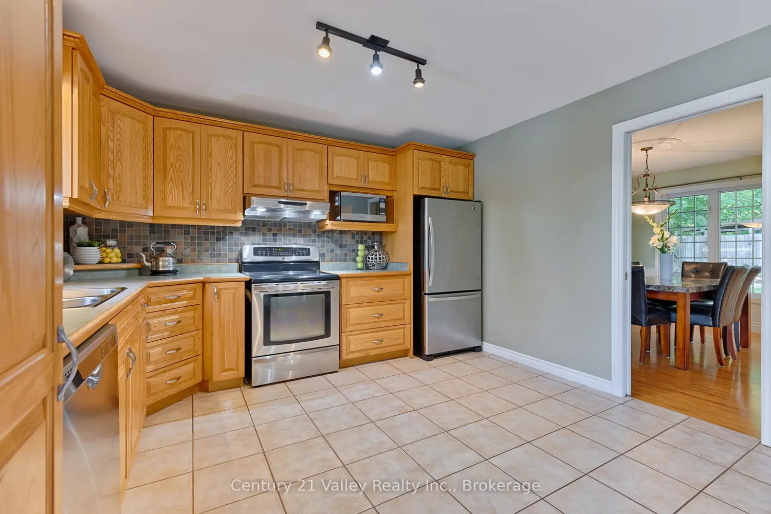23 Clavette Lane photo 3