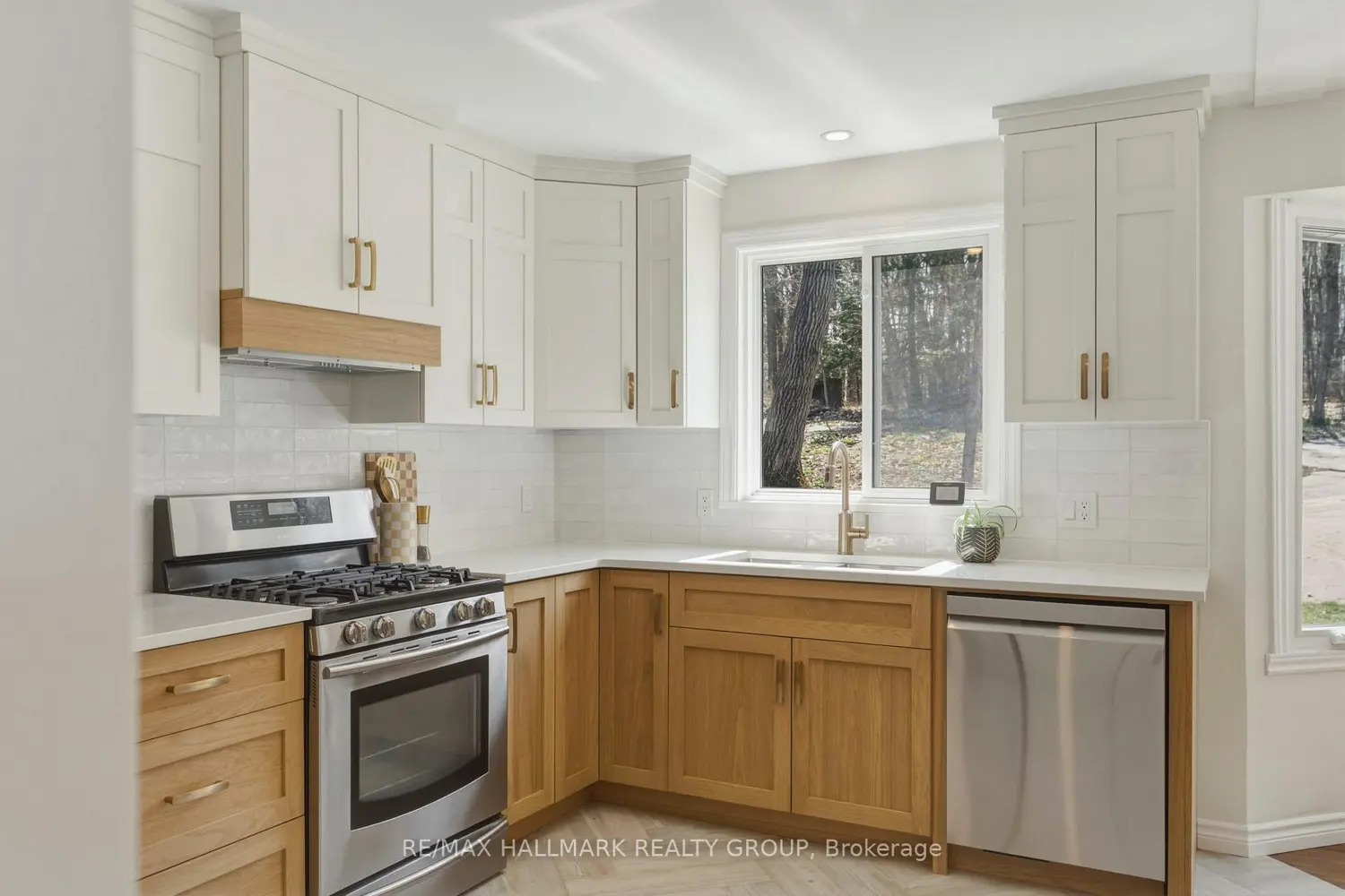 408 Yole Crescent photo 5