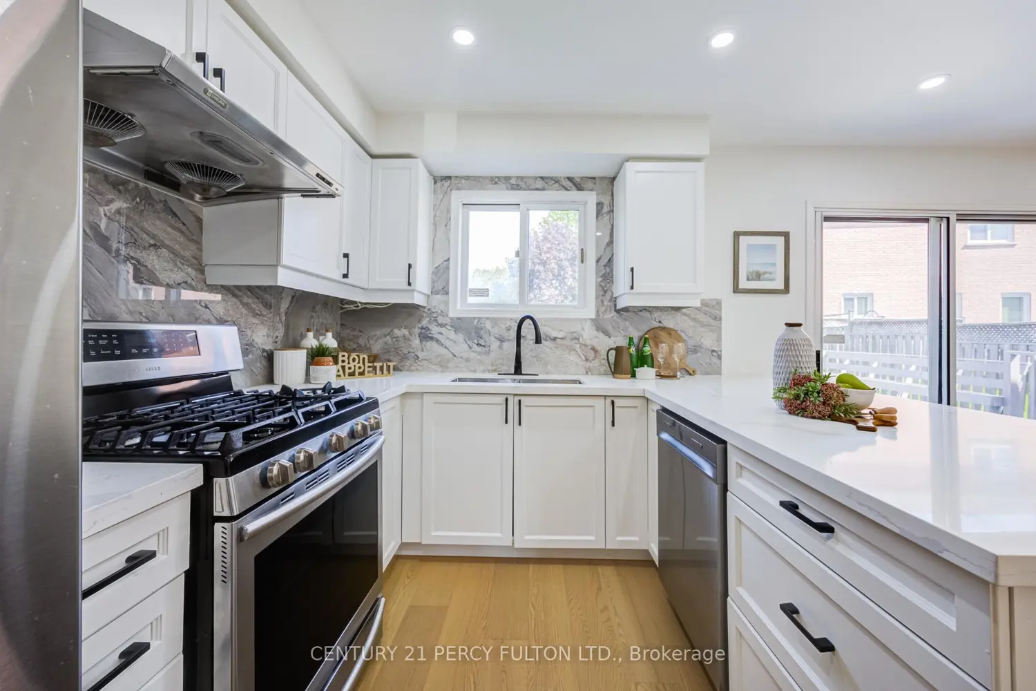 611 Atwood Crescent photo 5