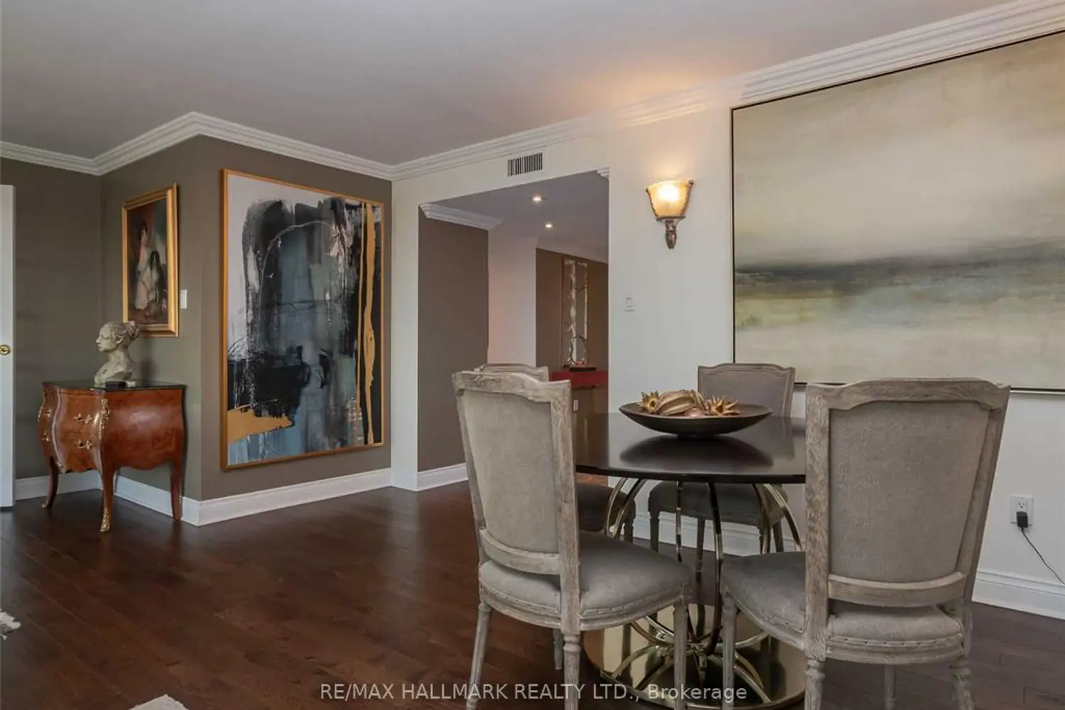 251 Queens Quay 404 photo 5