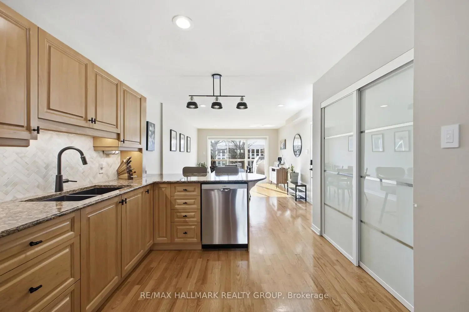 303B James Street photo 3