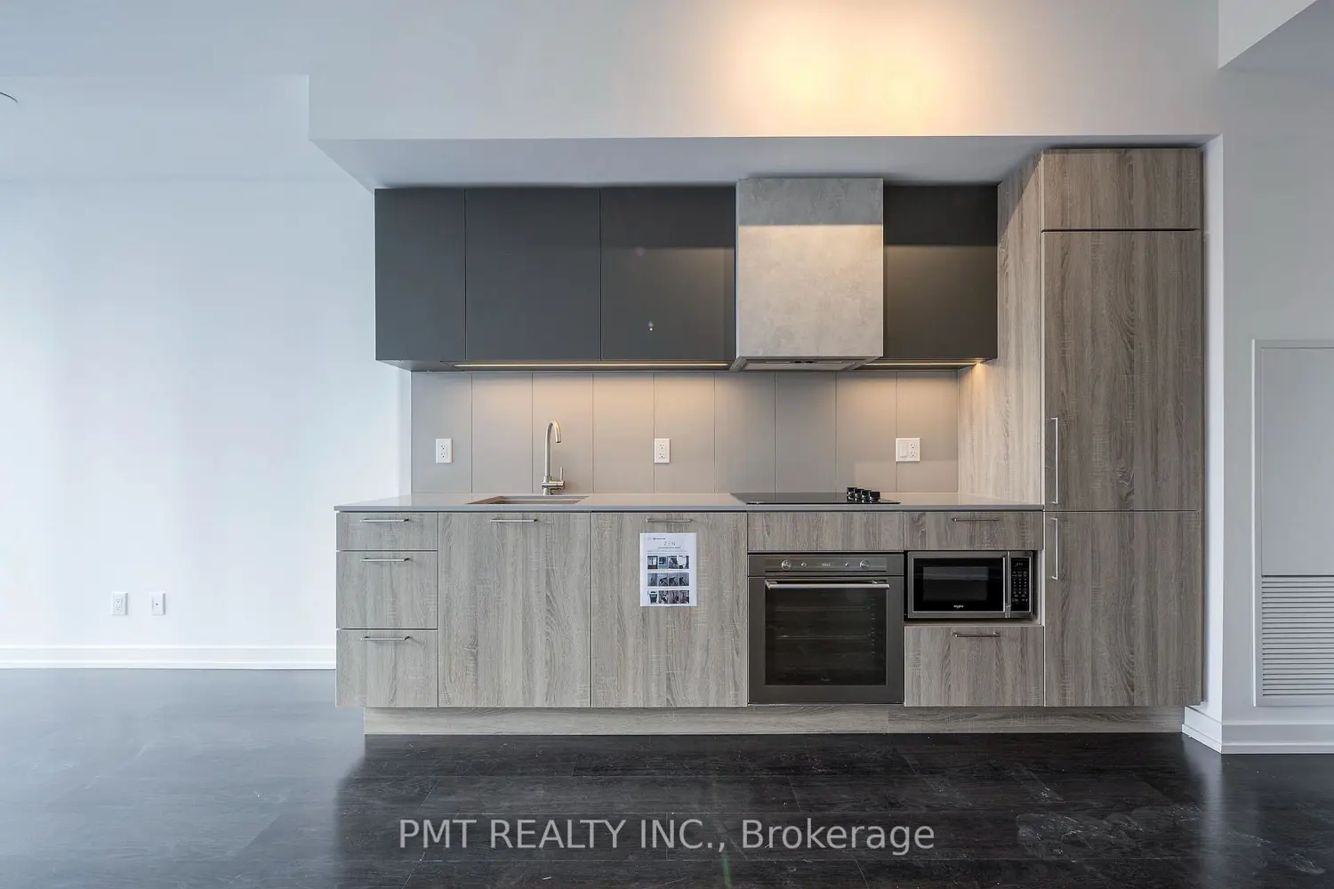 19 Western Battery Road 710 photo 2