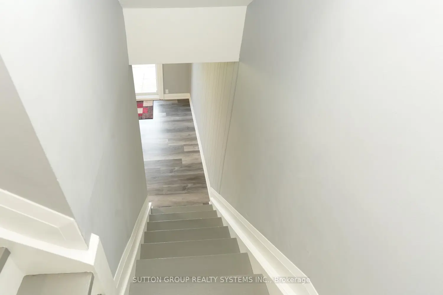 70 Courtleigh Square photo 5
