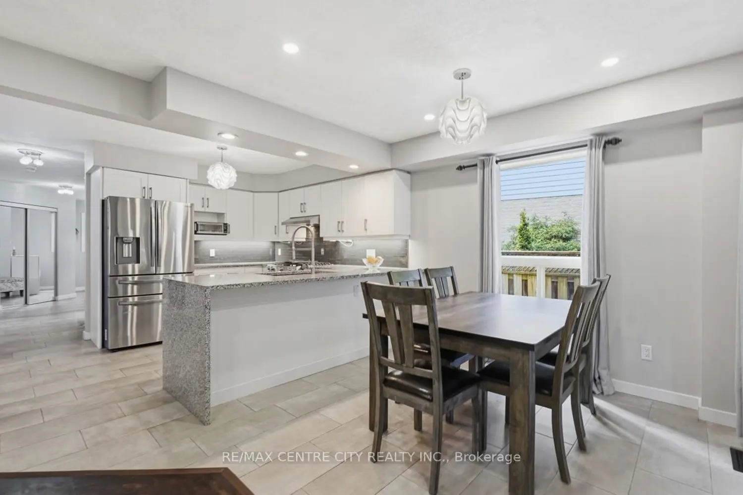 1141 Crosscreek Crescent