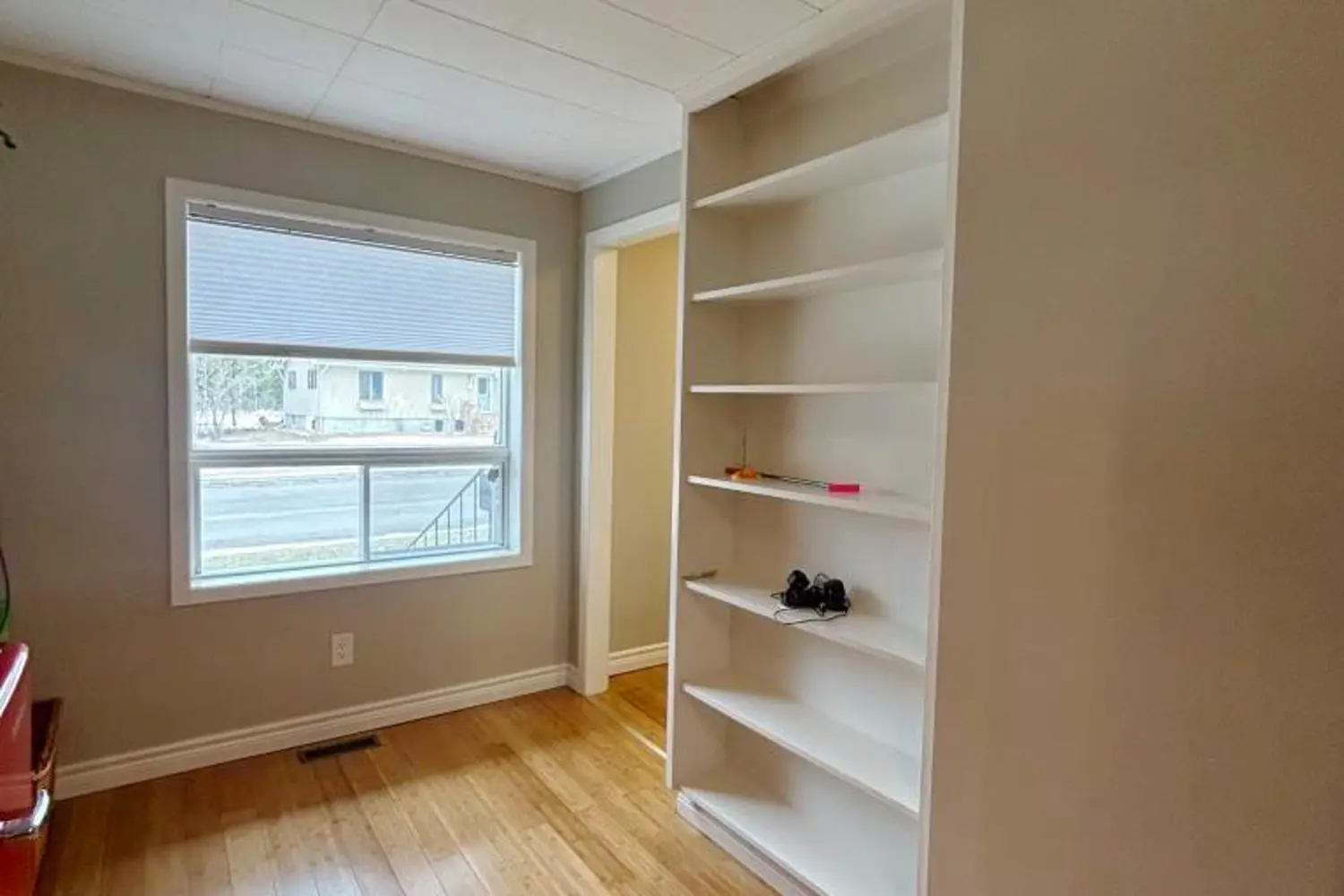 1115 River Road West photo 5