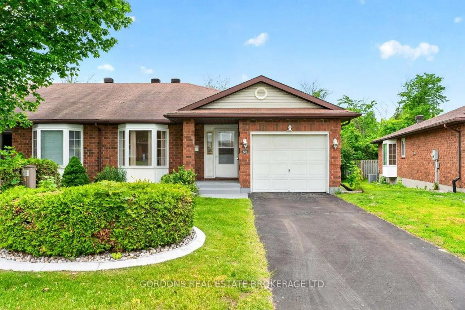 36 Wilmot Young Place photo 2
