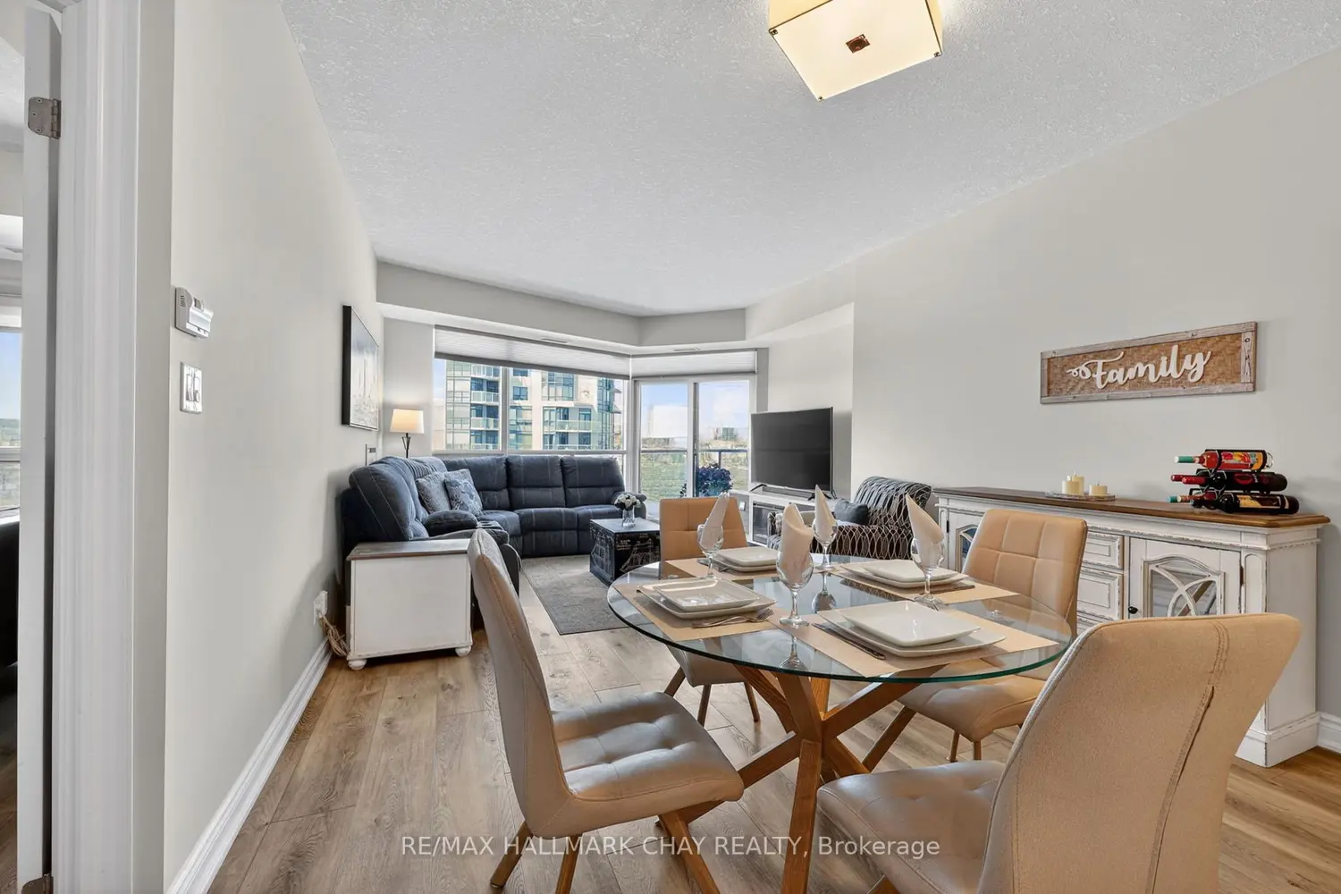 37 Ellen Street 805 photo 2