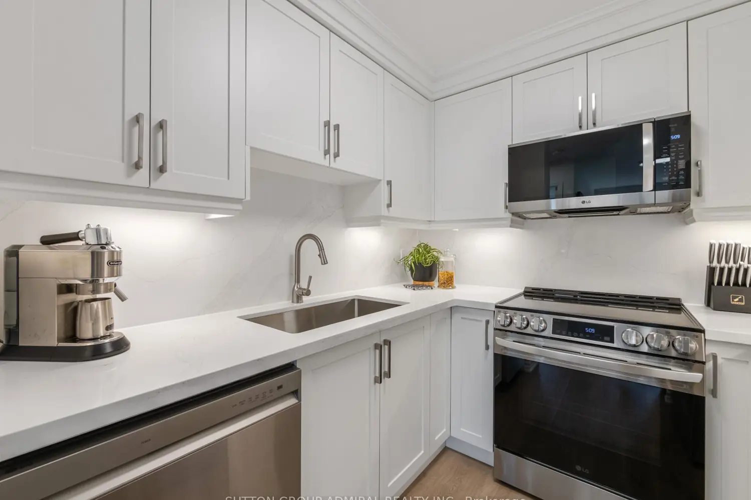 35 Finch Avenue 1112