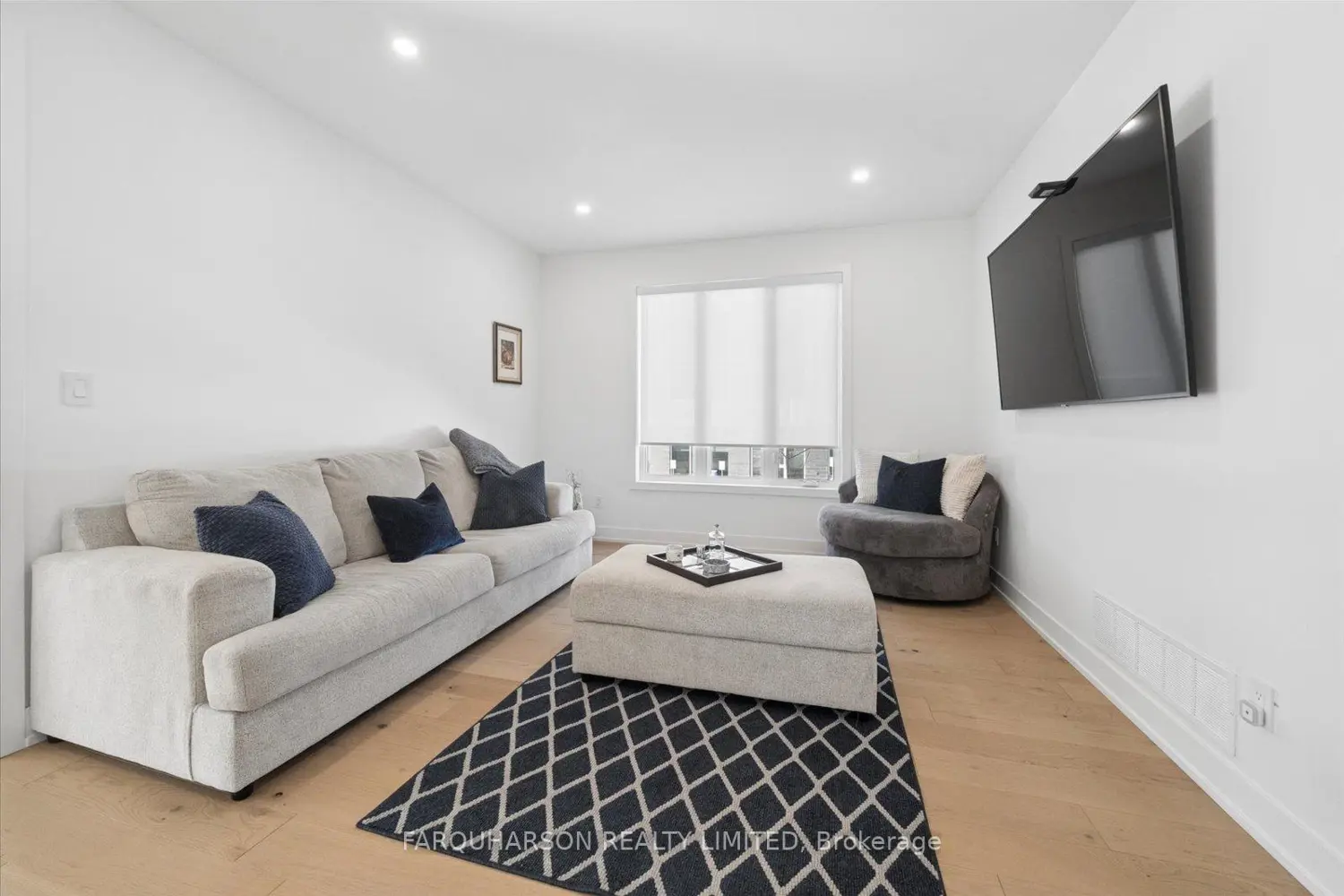 18 Victoria Drive photo 2