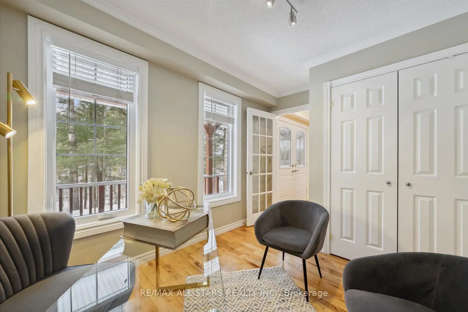 29 Robert Boulevard photo 3
