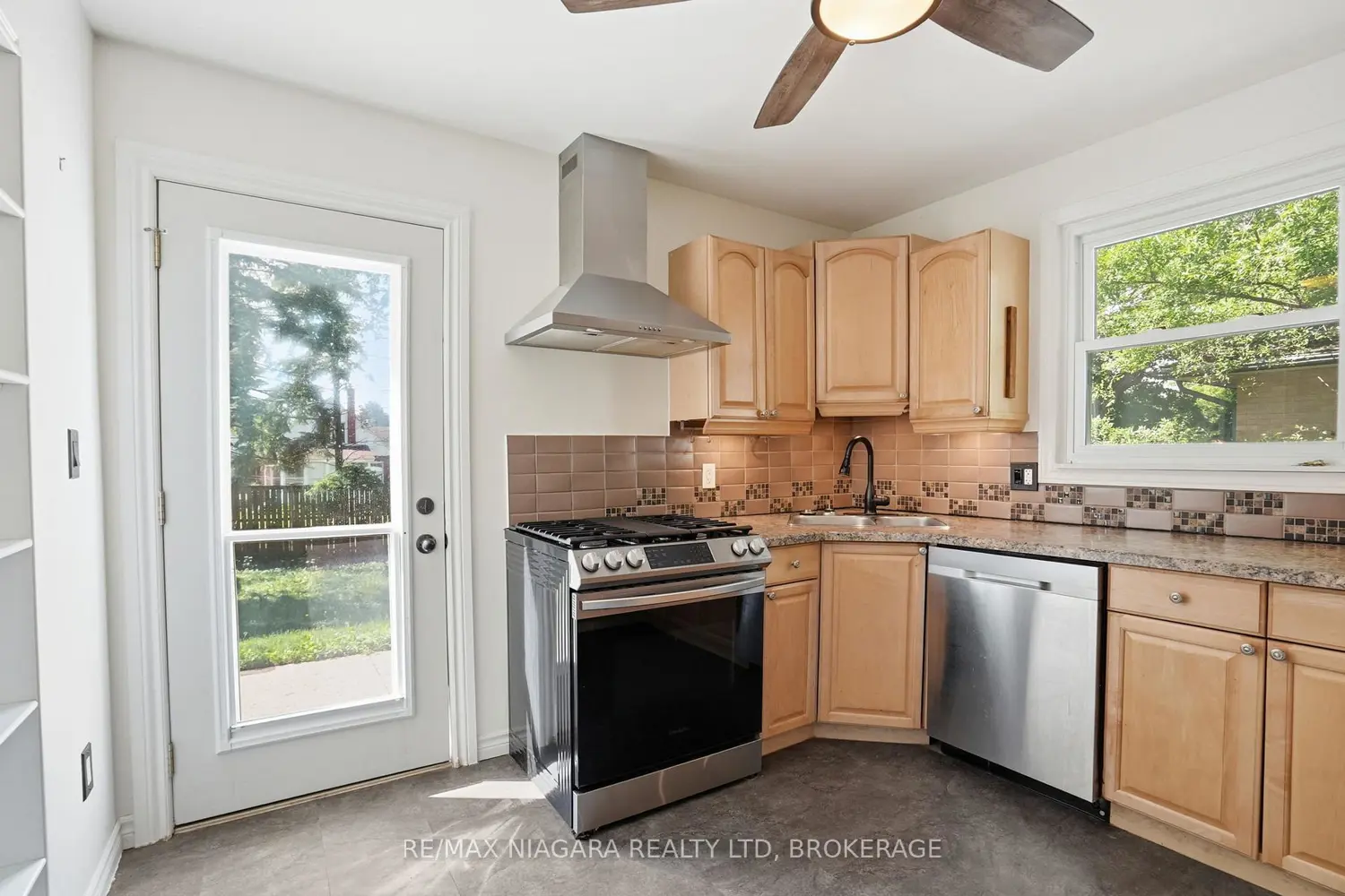 179 Murdock Avenue photo 5