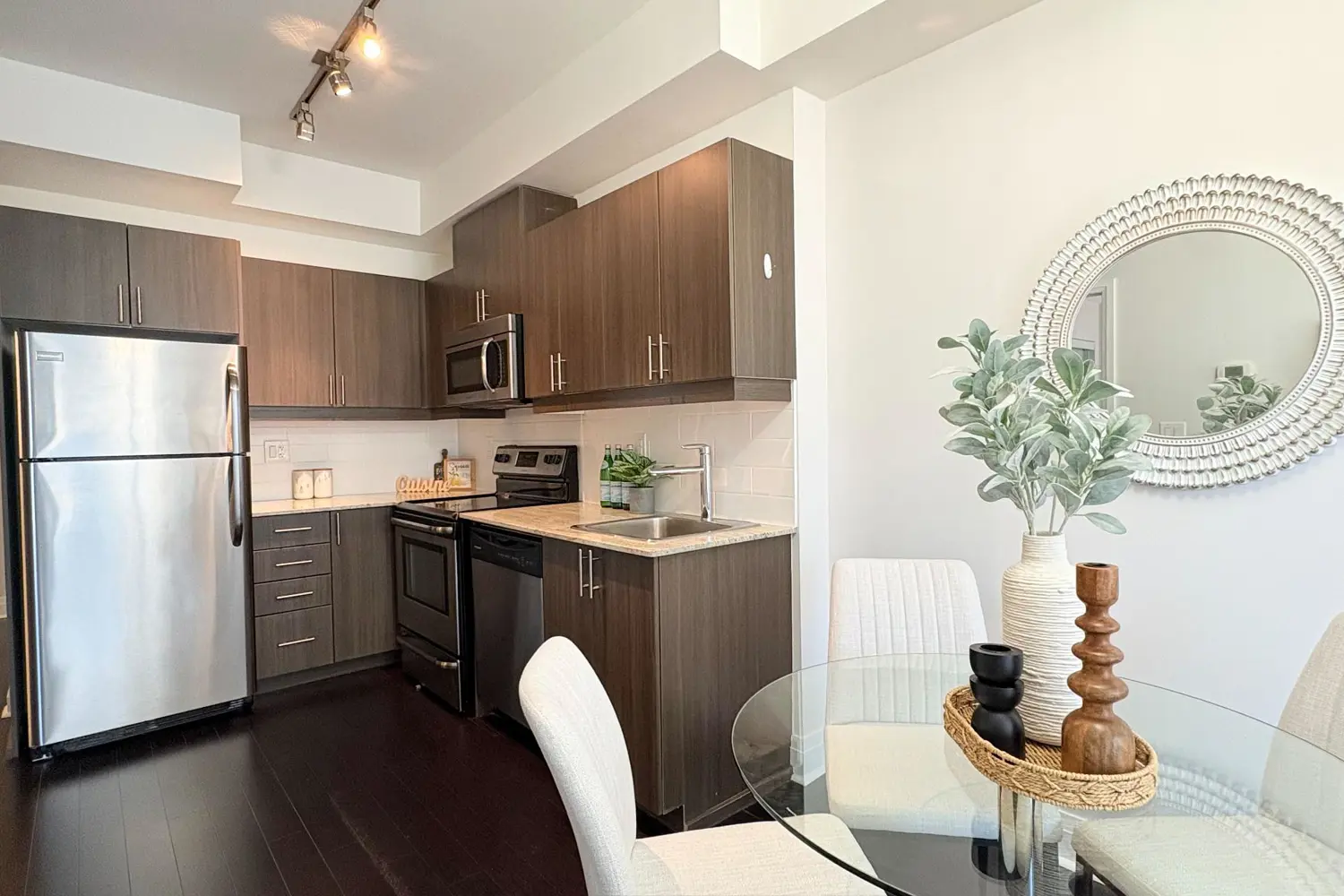 17 Kenaston Gardens 412 photo 4