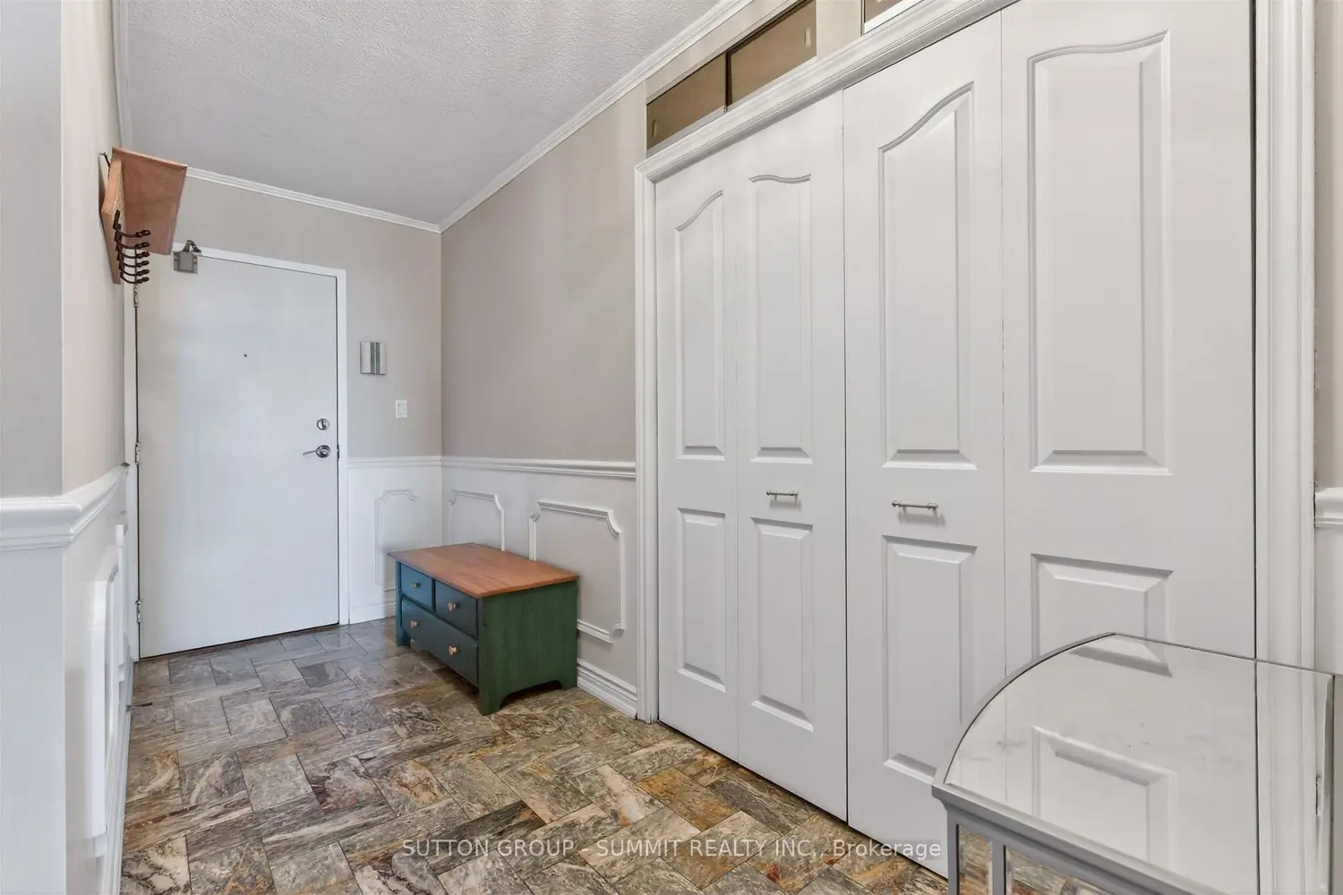 1535 Lakeshore Road 1606 photo 2
