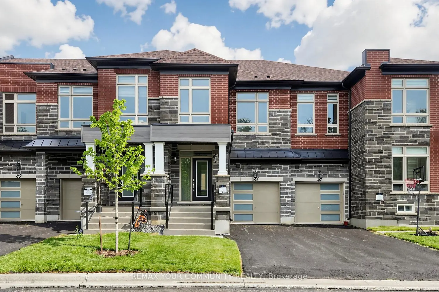 43 Schmeltzer Crescent