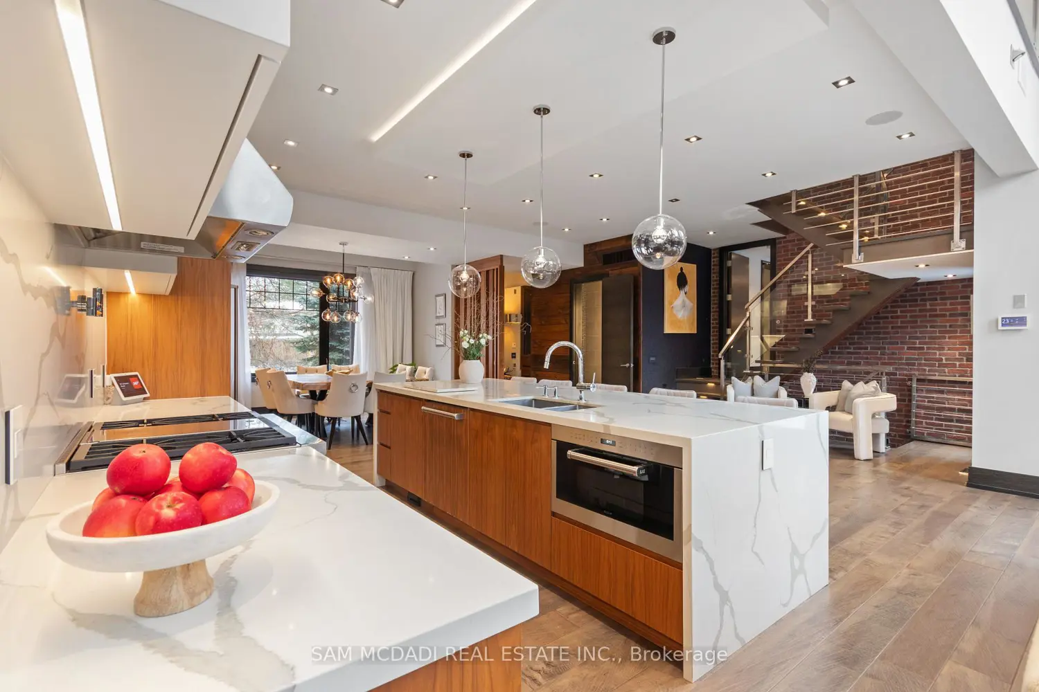 1031 Welwyn Drive photo 3