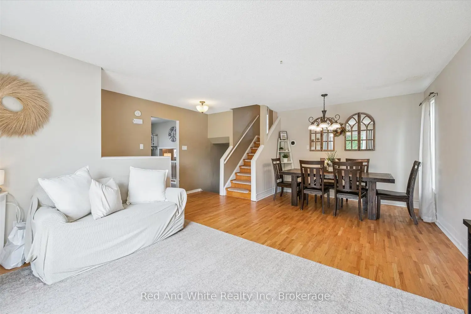 24 Byton Lane photo 5
