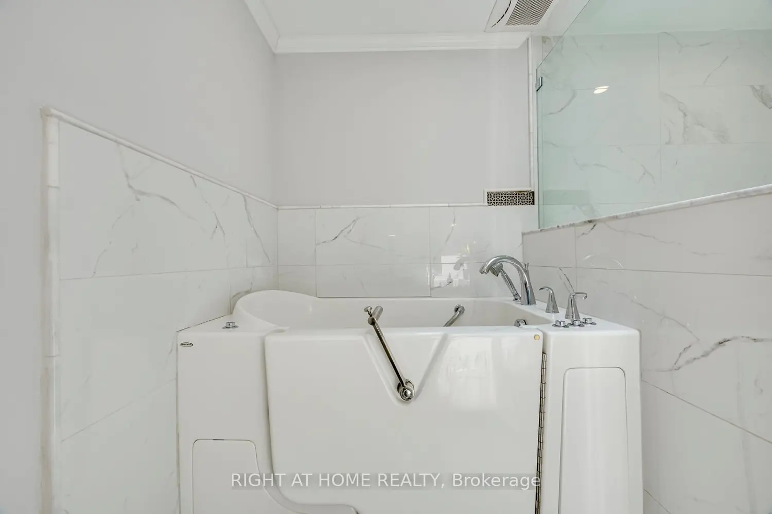 5290 Creditview Road photo 2